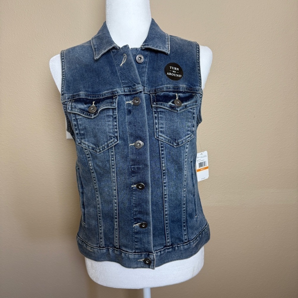 Two by Vince Camuto Women’s Sleeveless Button up Jean Jacket